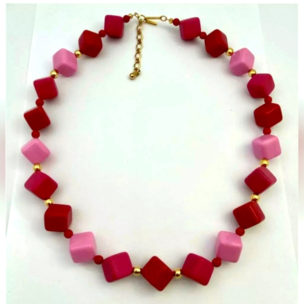 Avon 1987 Pink cube Beaded Necklace